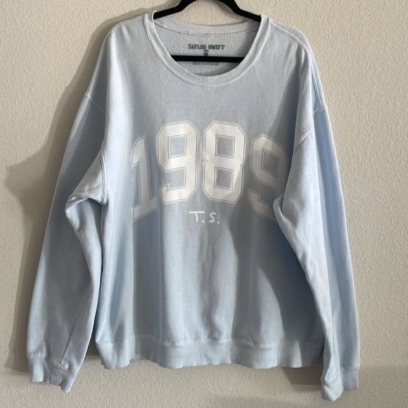 Taylor Swift Women’s Crew Neck Sweatshirt May 2022 Size 2X Loungewear Festival - Picture 1 of 13